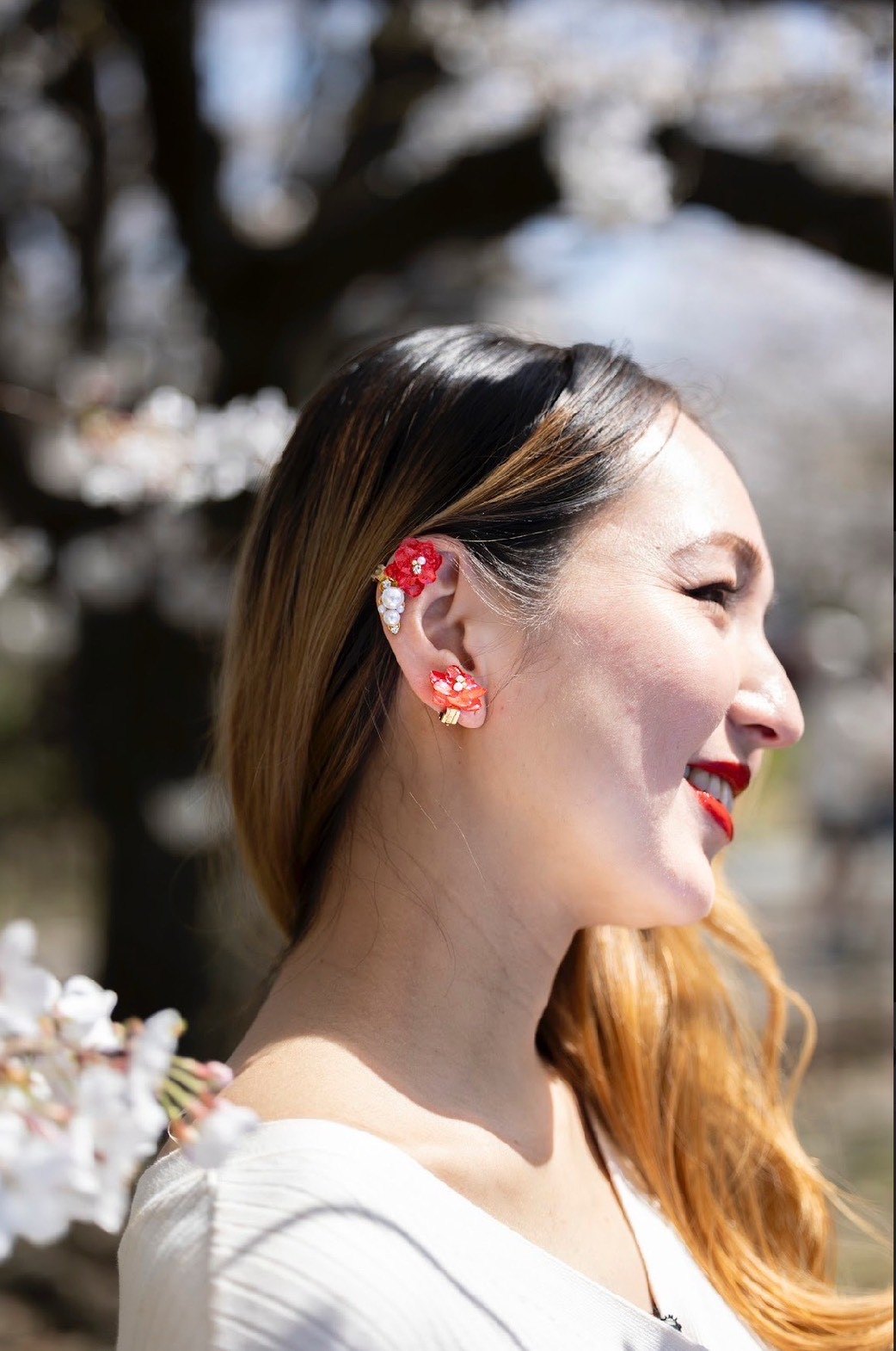 桜と一緒に身につけるOLBIAのアクセサリー